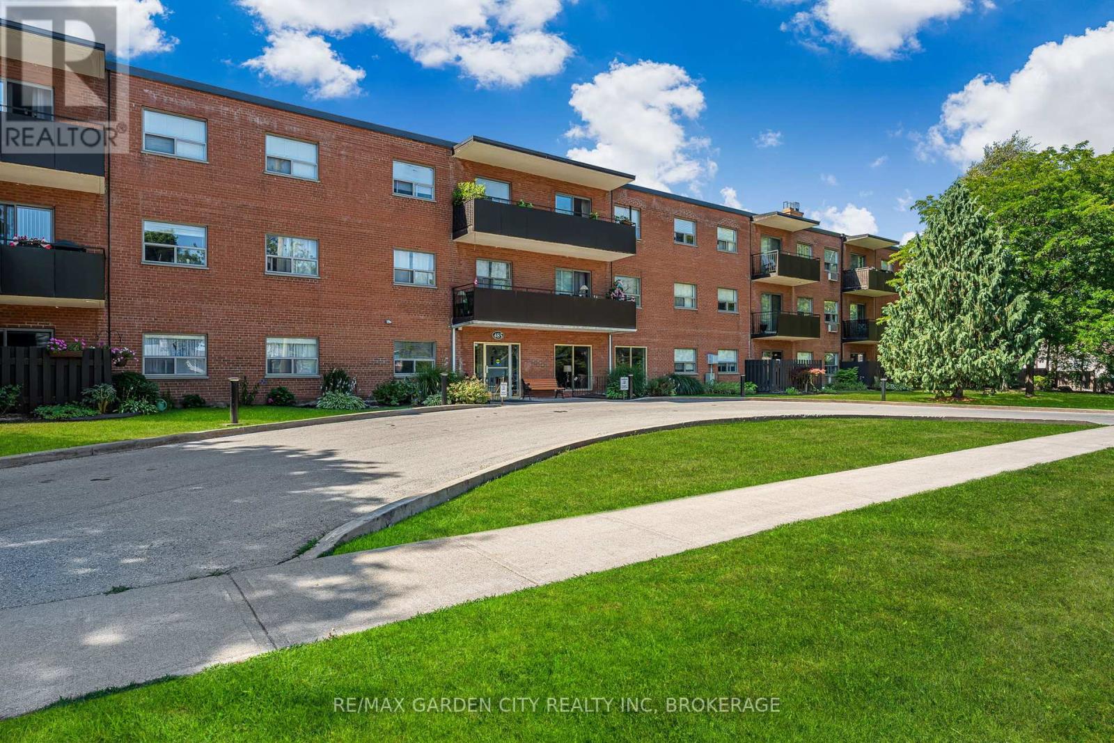 301 - 485 Thorold Road, Welland, Ontario  L3C 3X1 - Photo 2 - X12305306