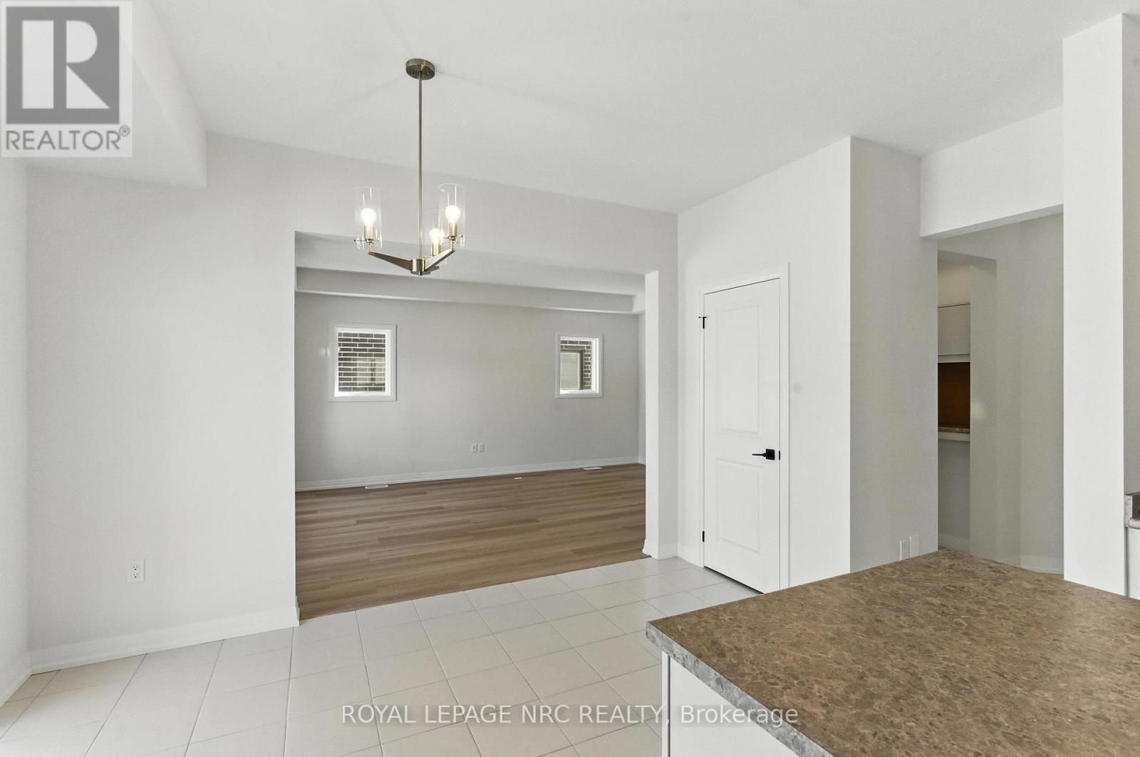 1022 Kraft Road N, Fort Erie, Ontario  L2A 4M4 - Photo 5 - X12305333
