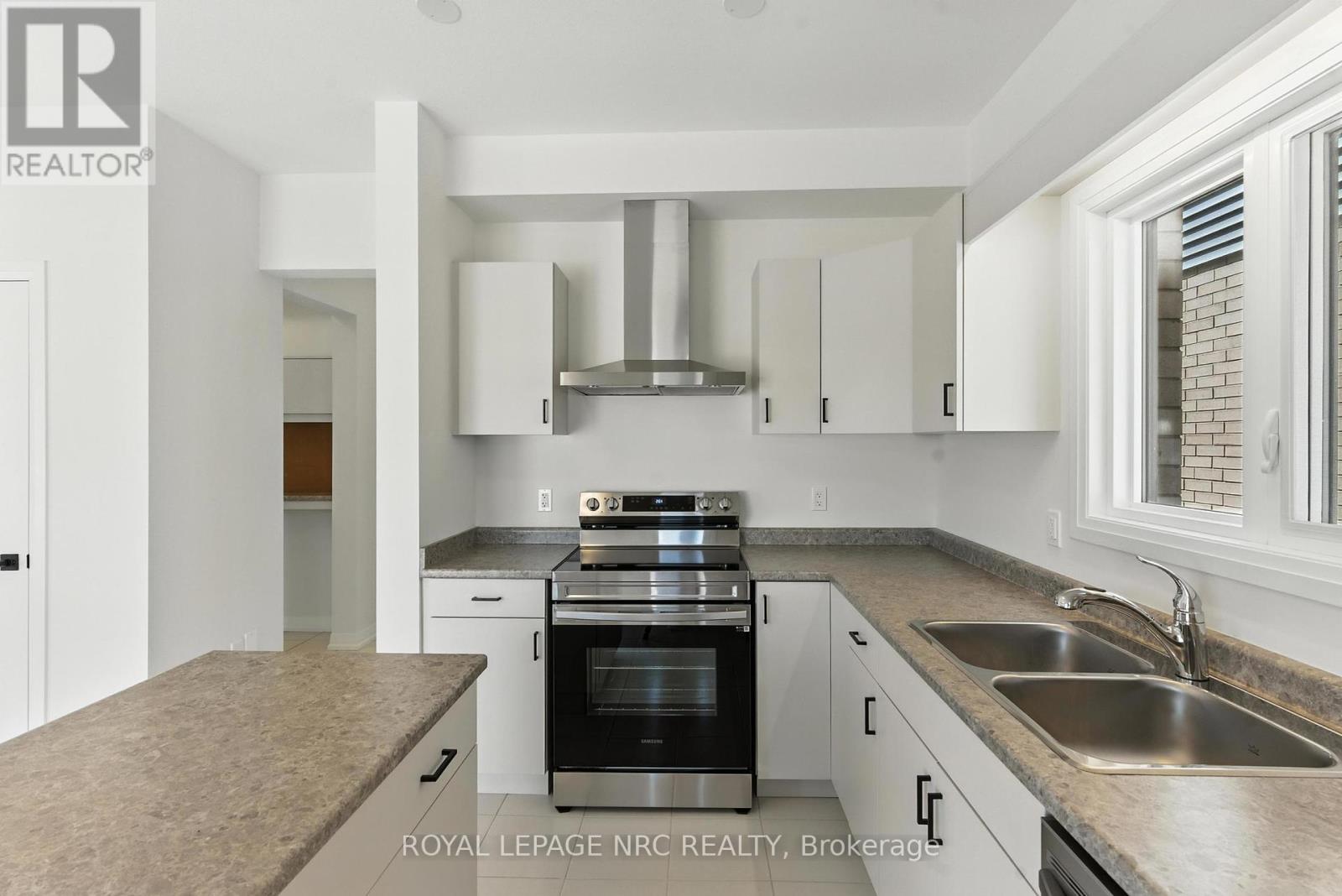 1022 Kraft Road N, Fort Erie, Ontario  L2A 4M4 - Photo 8 - X12305333