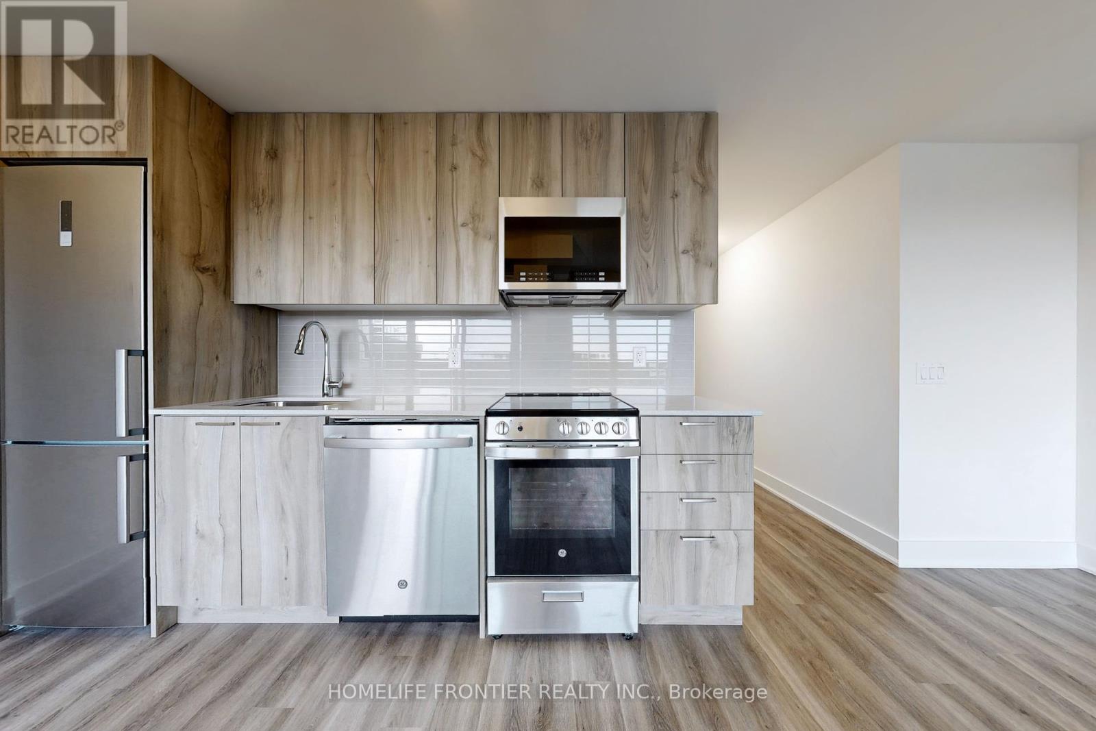 220 - 185 Deerfield Road, Newmarket, Ontario  L2Y 0G7 - Photo 6 - N12305154