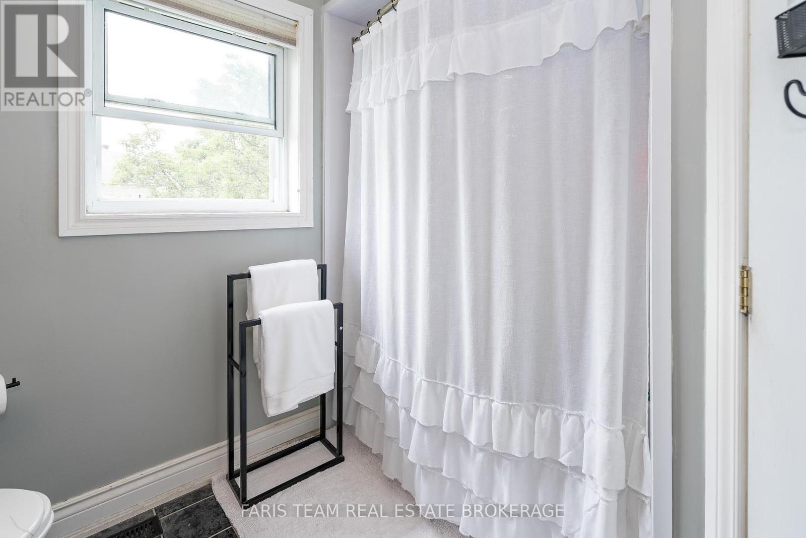 142 Livingstone Street W, Barrie, Ontario  L4N 7J5 - Photo 27 - S12305184