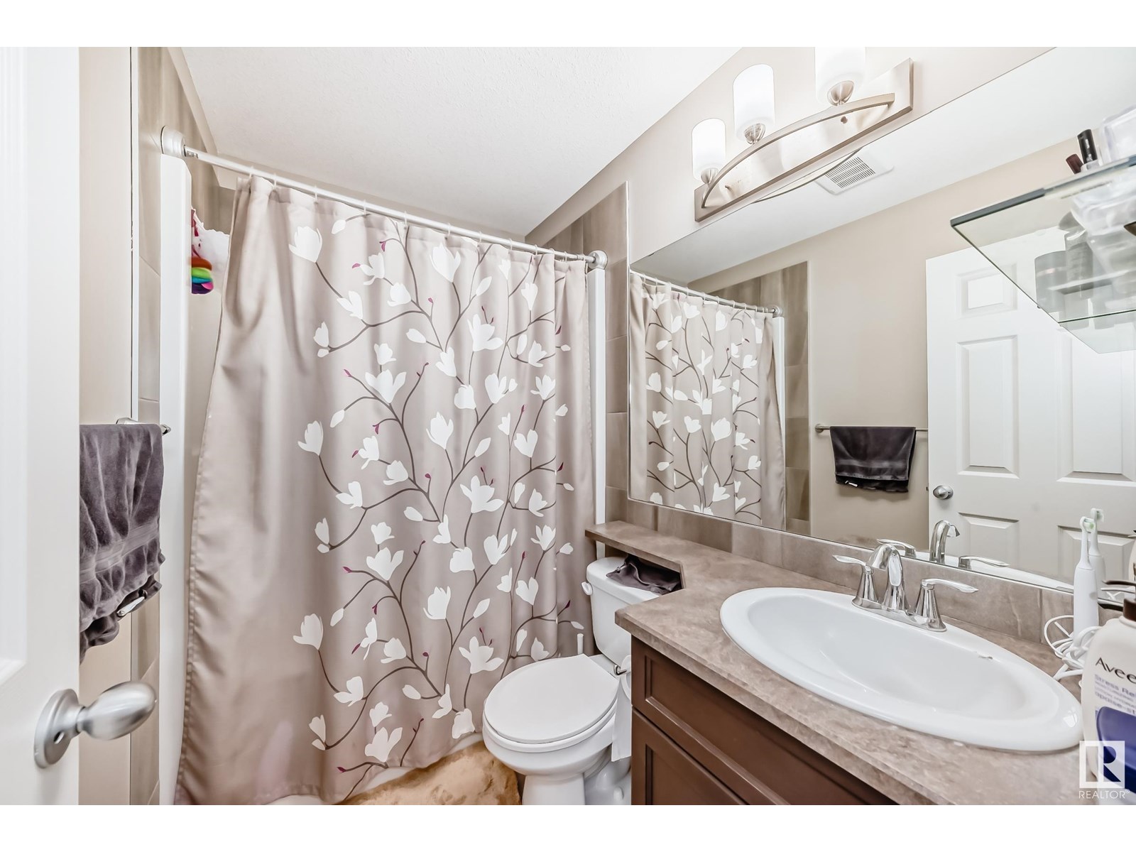 Property at 5212 21 AV SW image 3