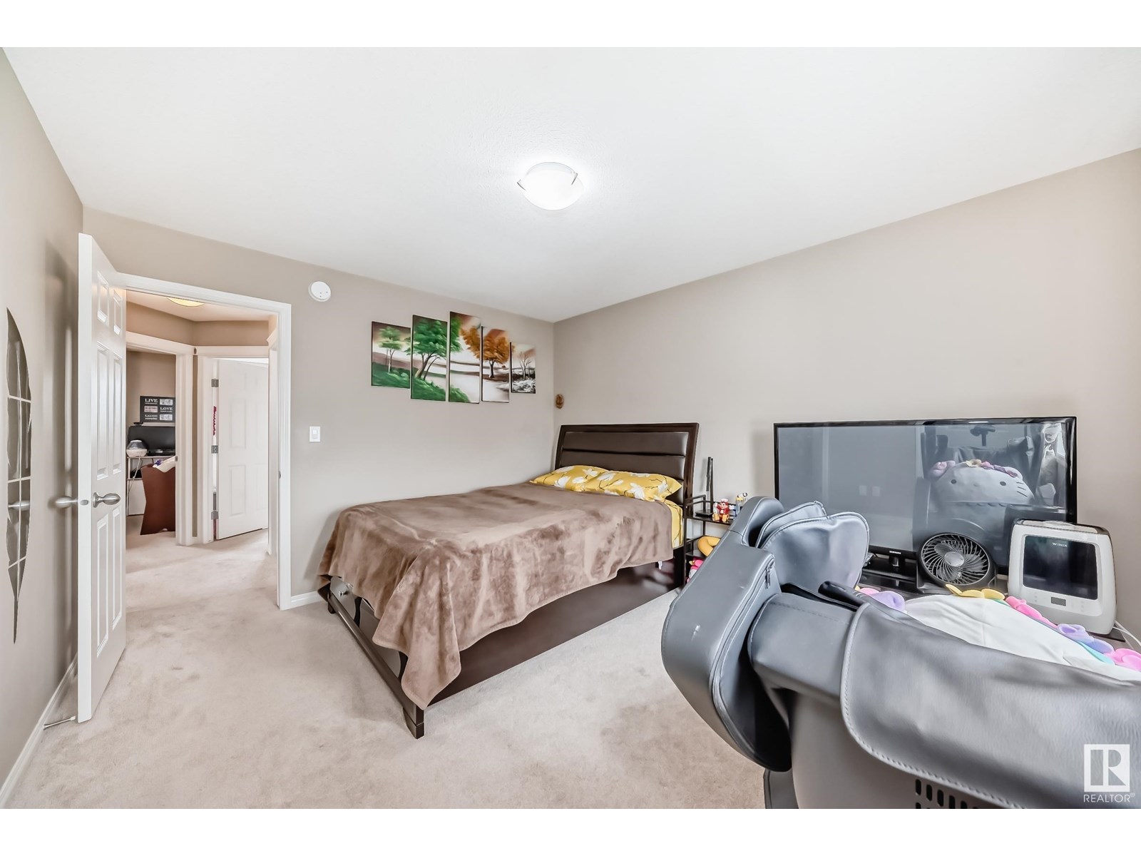 Property at 5212 21 AV SW image 1