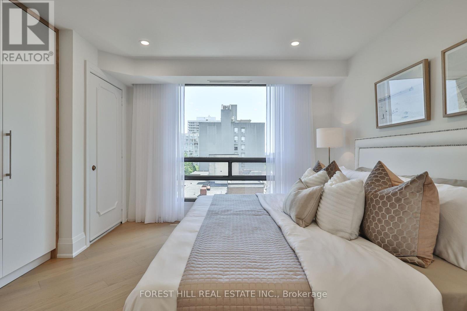 808 - 447 Walmer Road, Toronto, Ontario  M5P 2X9 - Photo 16 - C12305259