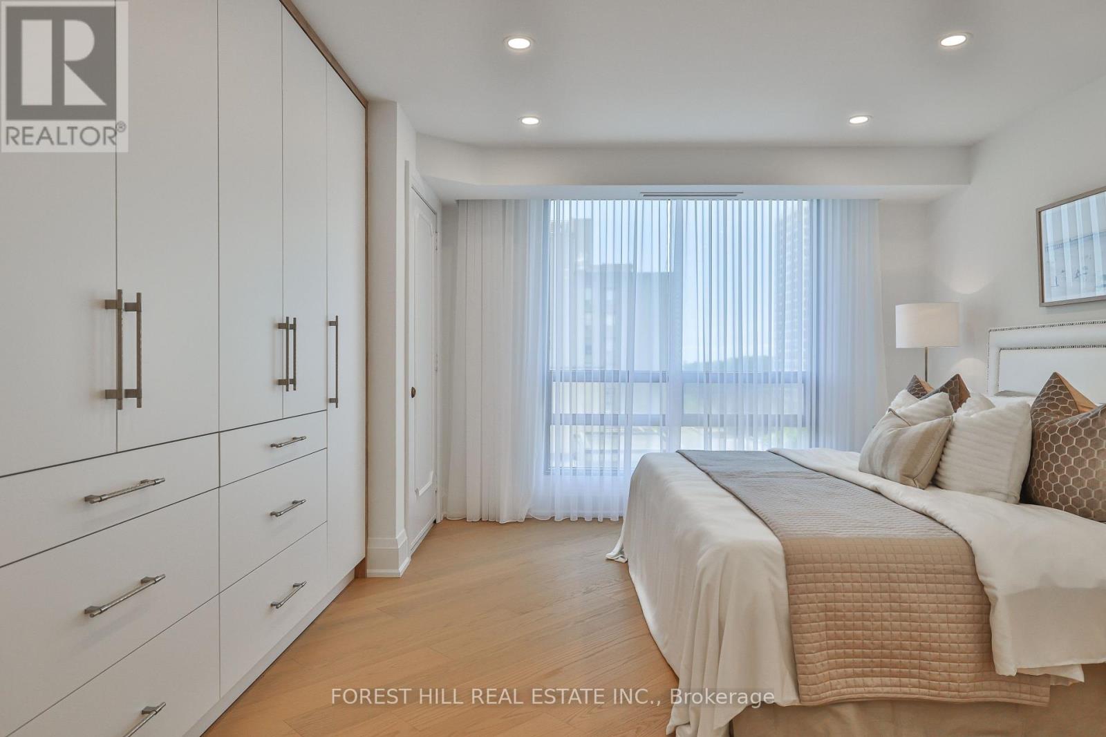 808 - 447 Walmer Road, Toronto, Ontario  M5P 2X9 - Photo 17 - C12305259