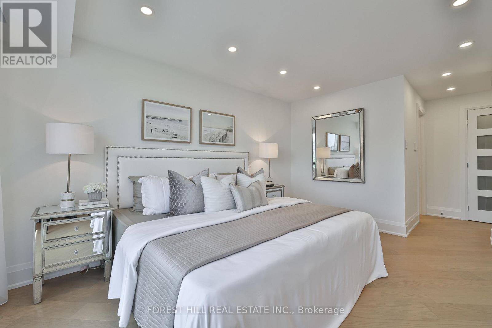 808 - 447 Walmer Road, Toronto, Ontario  M5P 2X9 - Photo 18 - C12305259