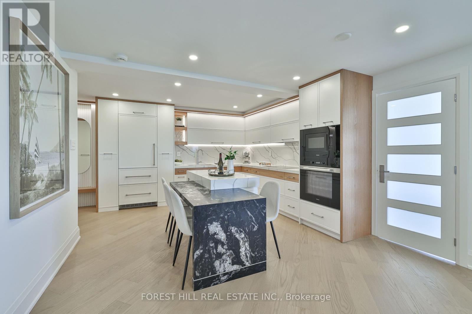 808 - 447 Walmer Road, Toronto, Ontario  M5P 2X9 - Photo 7 - C12305259