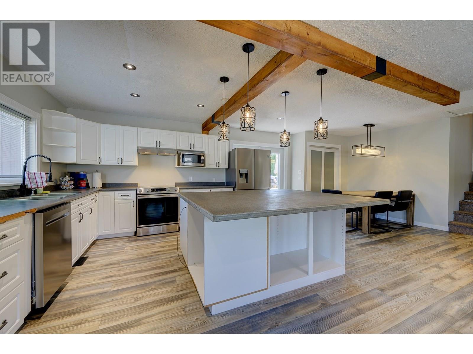 Property at 2505 SANDALWOOD Drive image 2