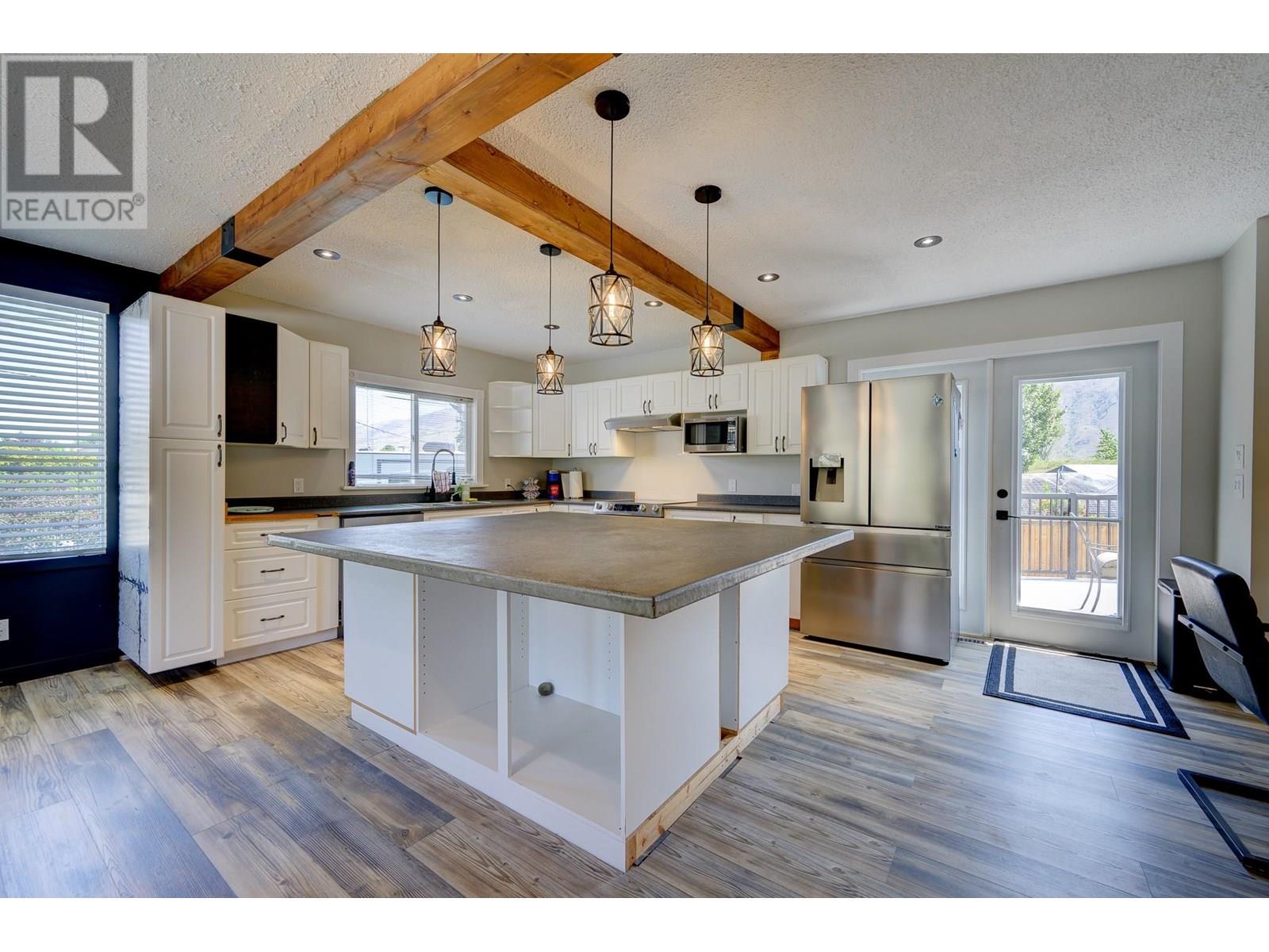 Property at 2505 SANDALWOOD Drive image 3