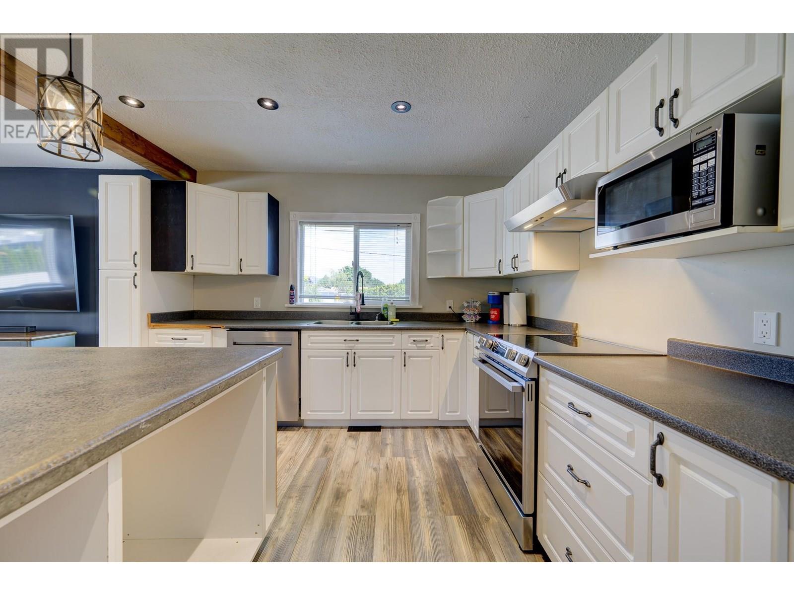 Property at 2505 SANDALWOOD Drive image 4