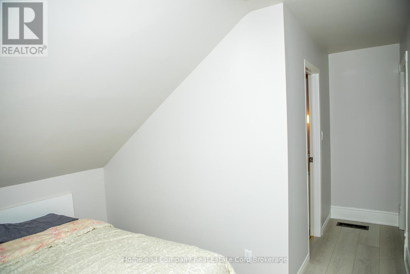 Upper - 25 William Street, Stratford, Ontario  N5A 4X9 - Photo 26 - X12304601