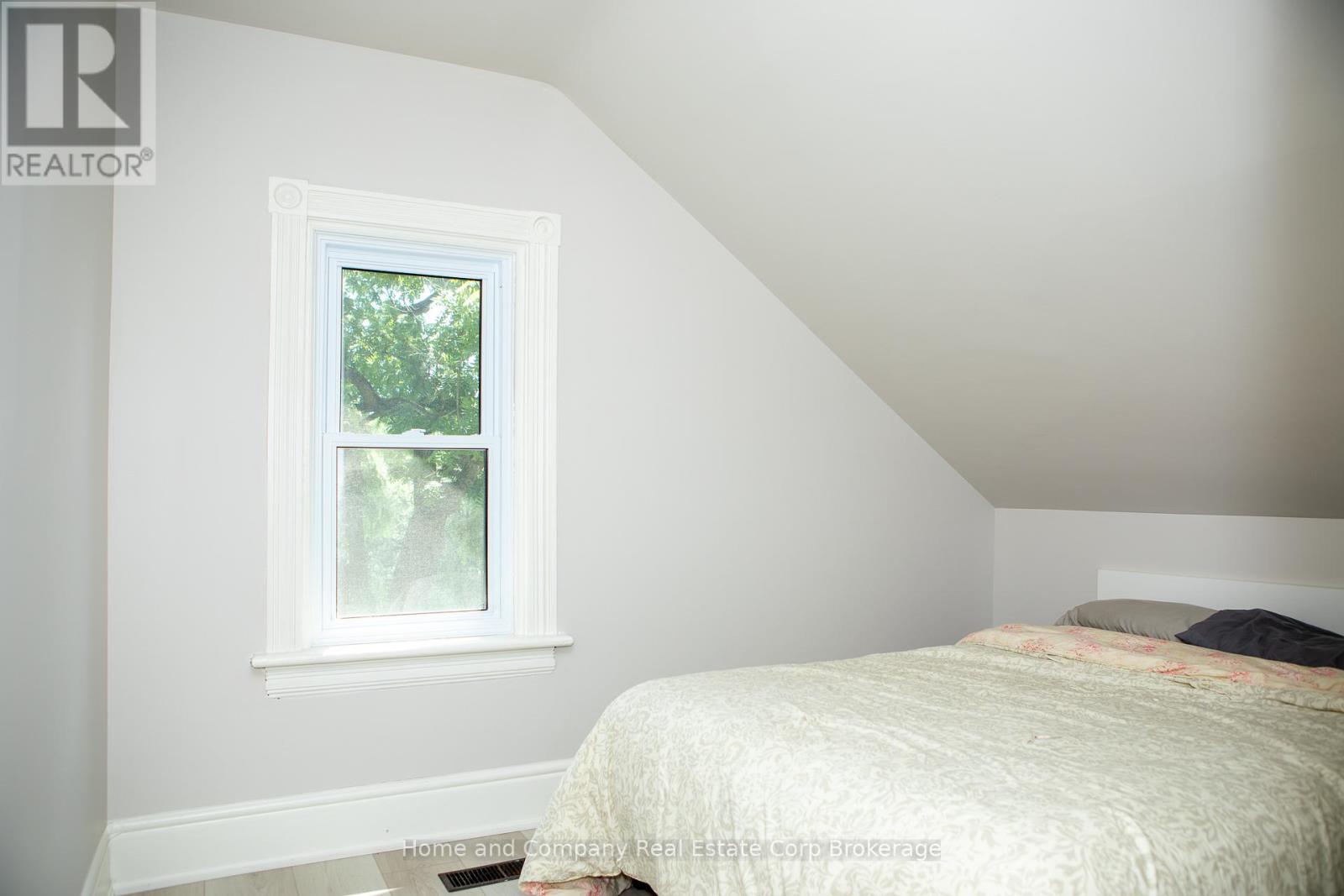 Upper - 25 William Street, Stratford, Ontario  N5A 4X9 - Photo 25 - X12304601