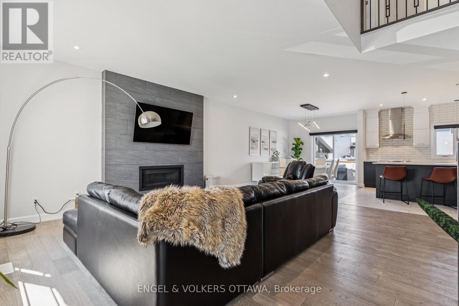 Property at 529 LUCENT STREET image 5