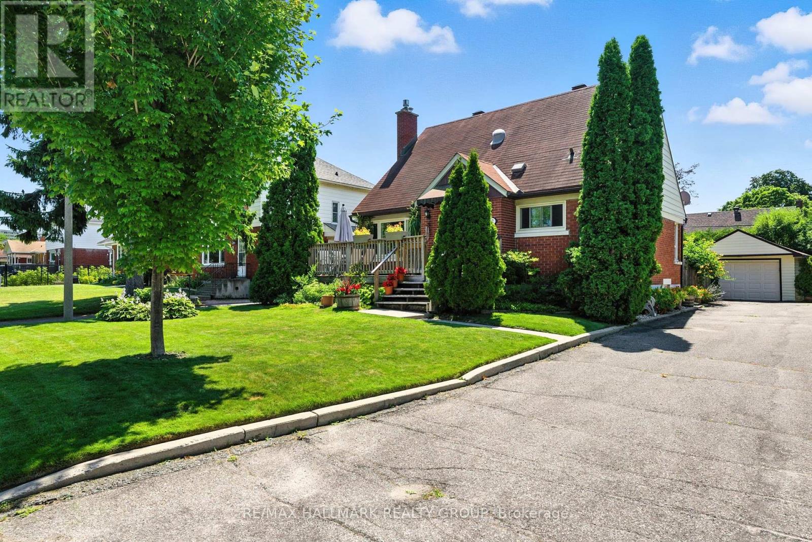 Property at 487 WOLFFDALE CRESCENT image 2
