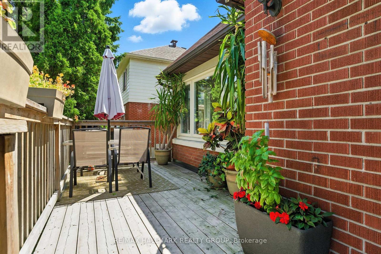 Property at 487 WOLFFDALE CRESCENT image 4