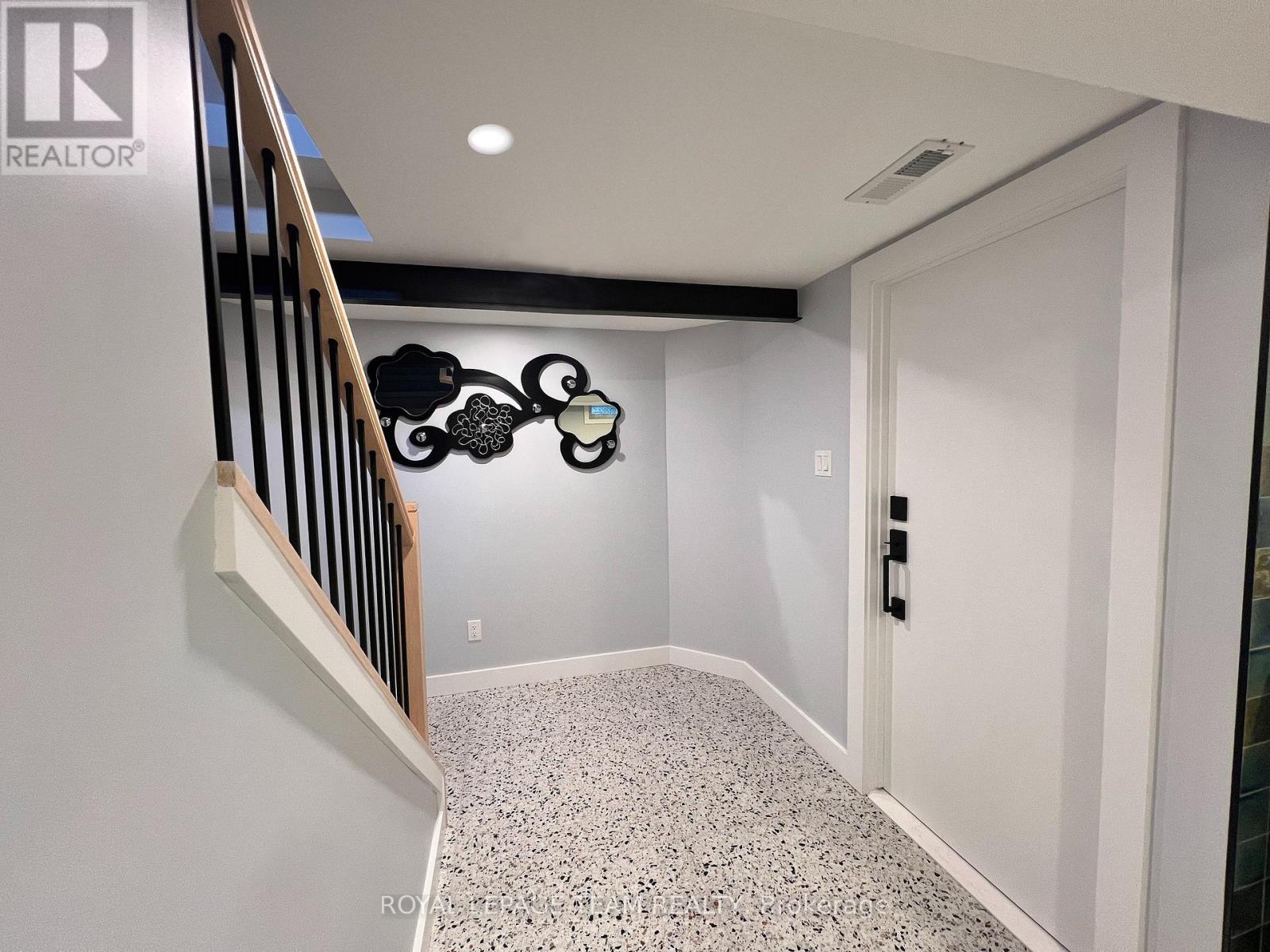 B - 2177 Dublin Avenue, Ottawa, Ontario  K2C 0X7 - Photo 2 - X12305449