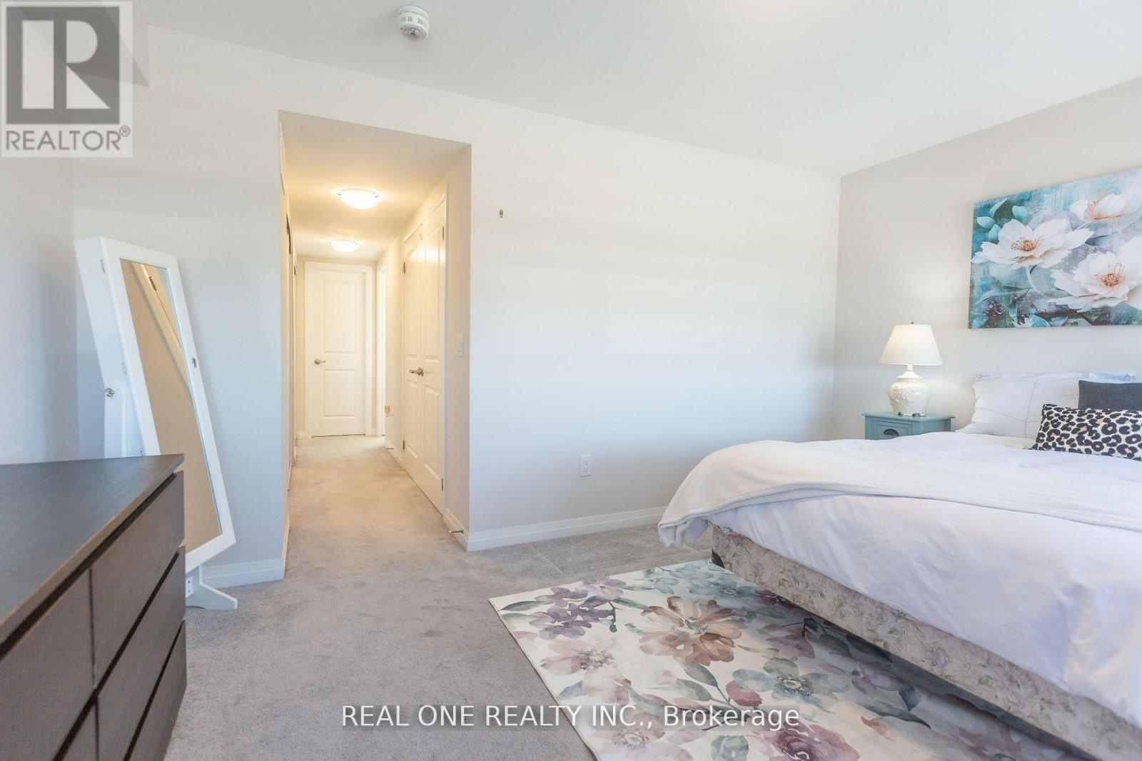 203 Downsview Park Boulevard, Toronto, Ontario  M3K 0C8 - Photo 13 - W12305286