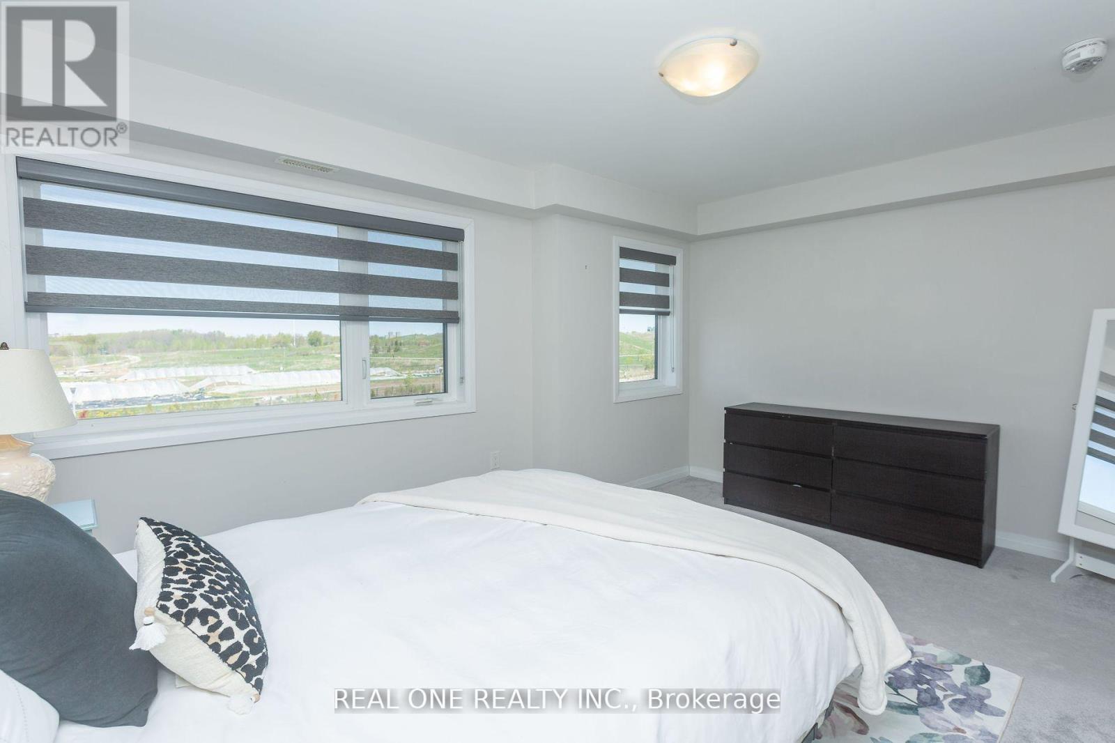 203 Downsview Park Boulevard, Toronto, Ontario  M3K 0C8 - Photo 15 - W12305286