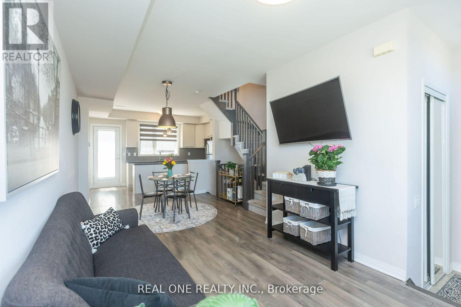 Property at 203 DOWNSVIEW PARK BOULEVARD image 2