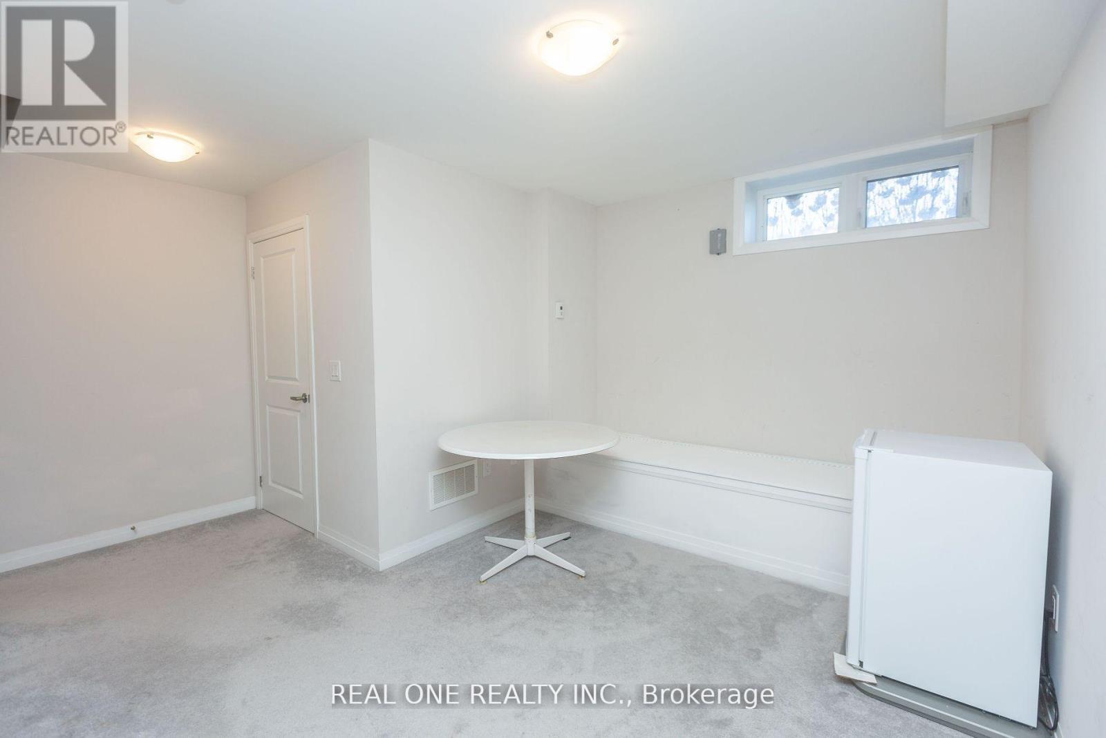 203 Downsview Park Boulevard, Toronto, Ontario  M3K 0C8 - Photo 22 - W12305286