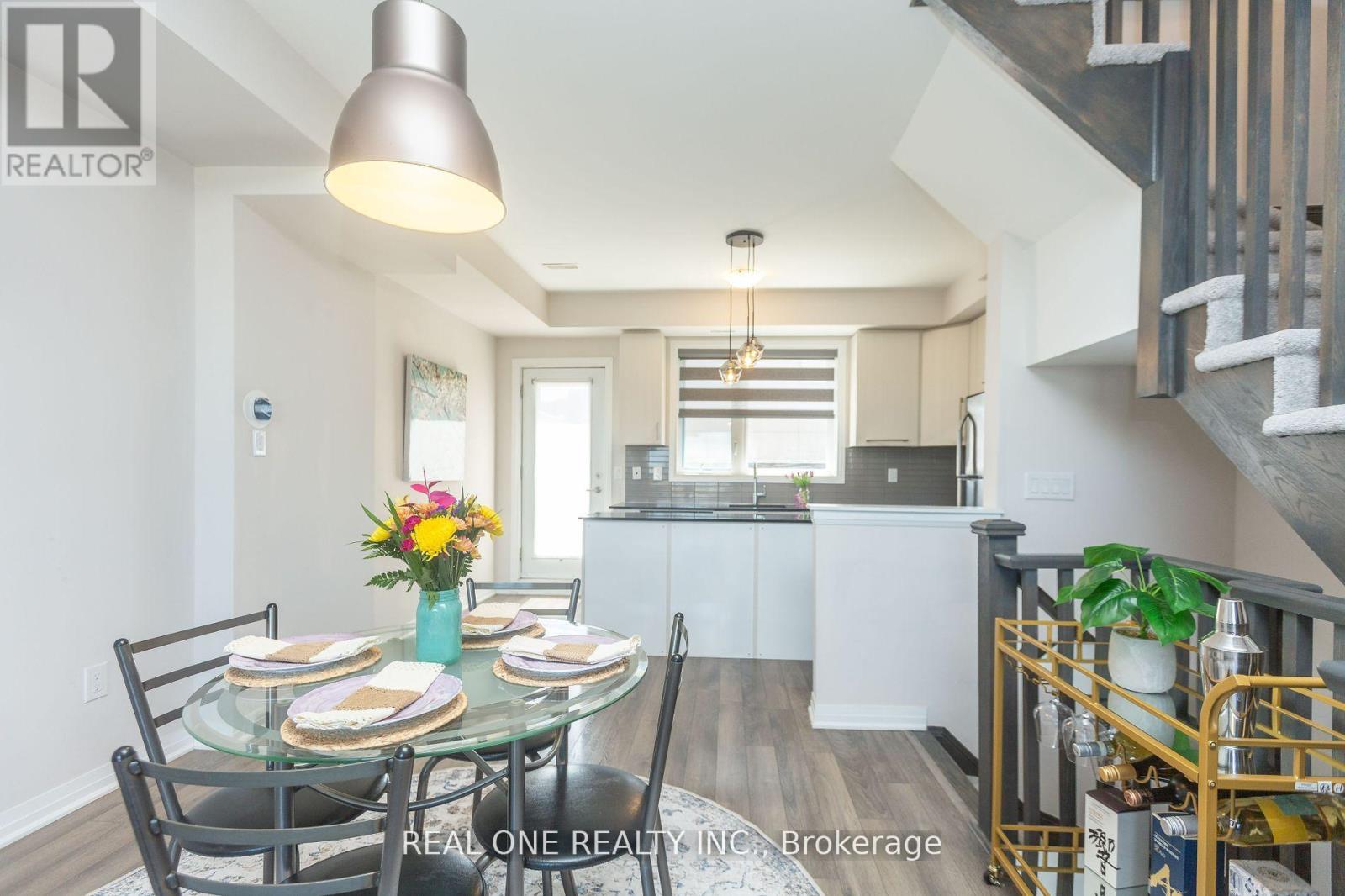 Property at 203 DOWNSVIEW PARK BOULEVARD image 3