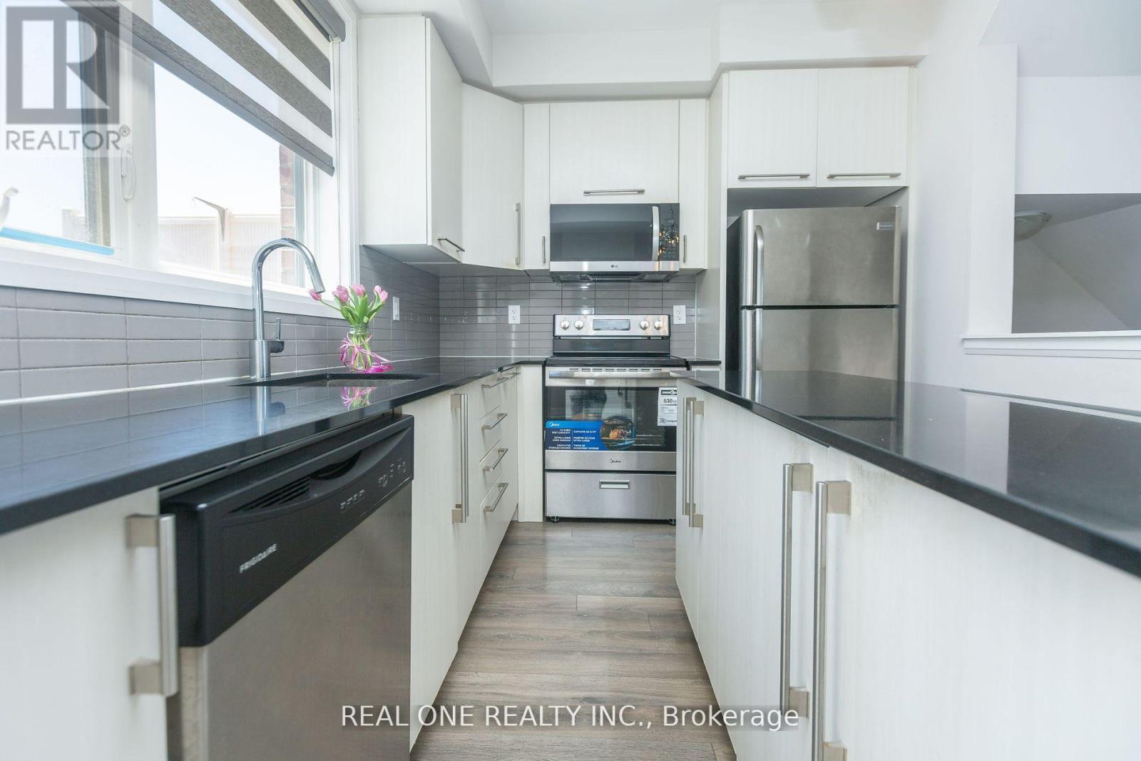 Property at 203 DOWNSVIEW PARK BOULEVARD image 4