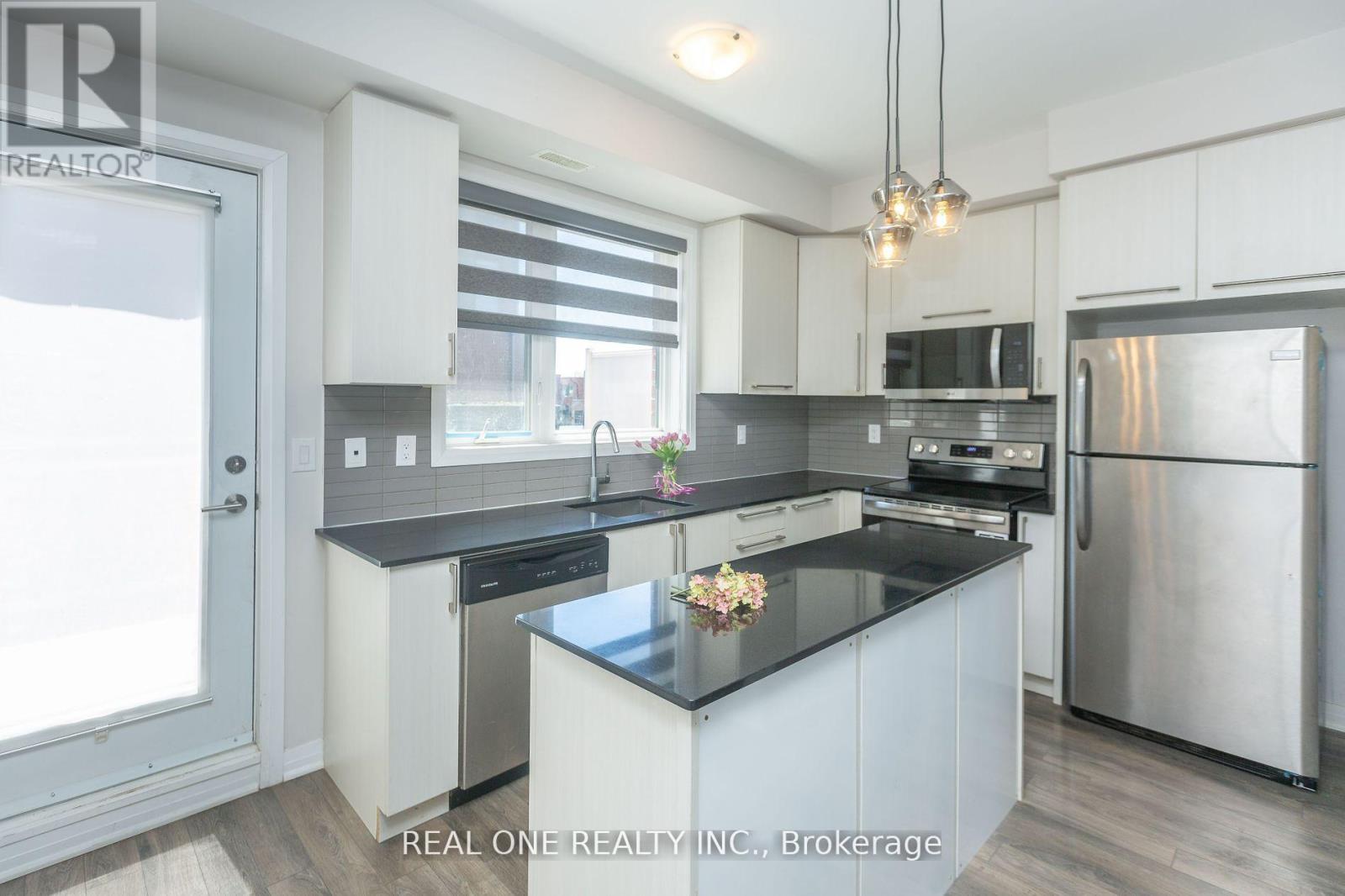 Property at 203 DOWNSVIEW PARK BOULEVARD image 5