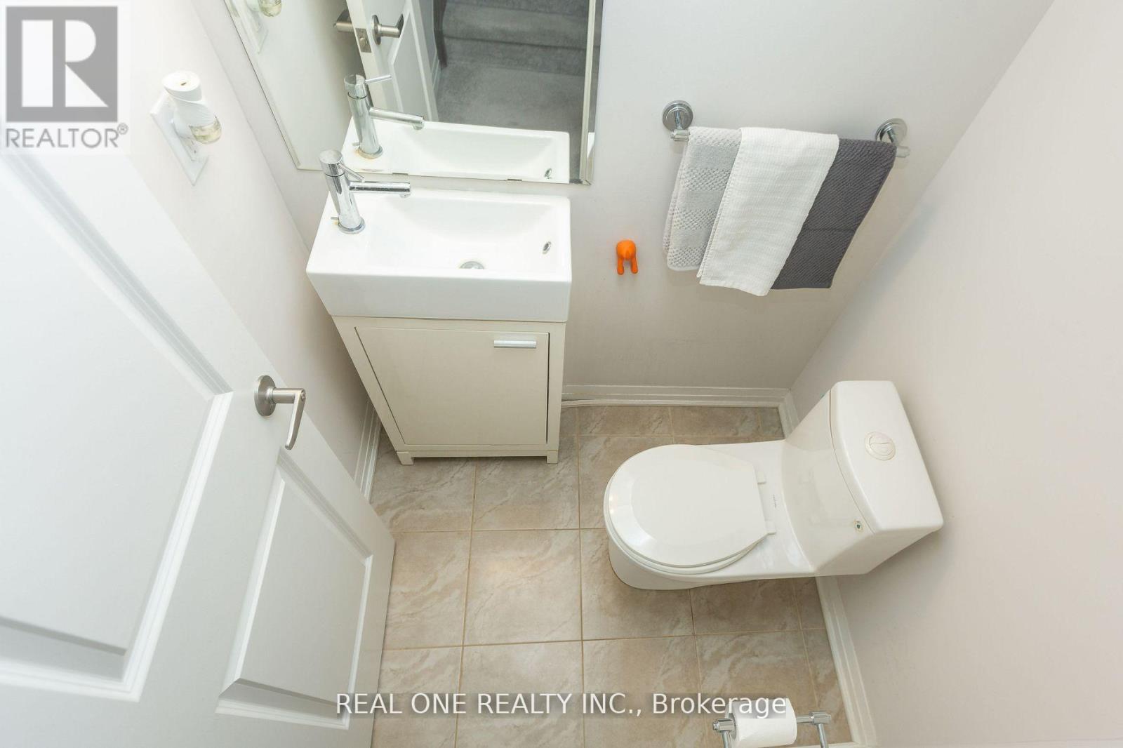 203 Downsview Park Boulevard, Toronto, Ontario  M3K 0C8 - Photo 6 - W12305286