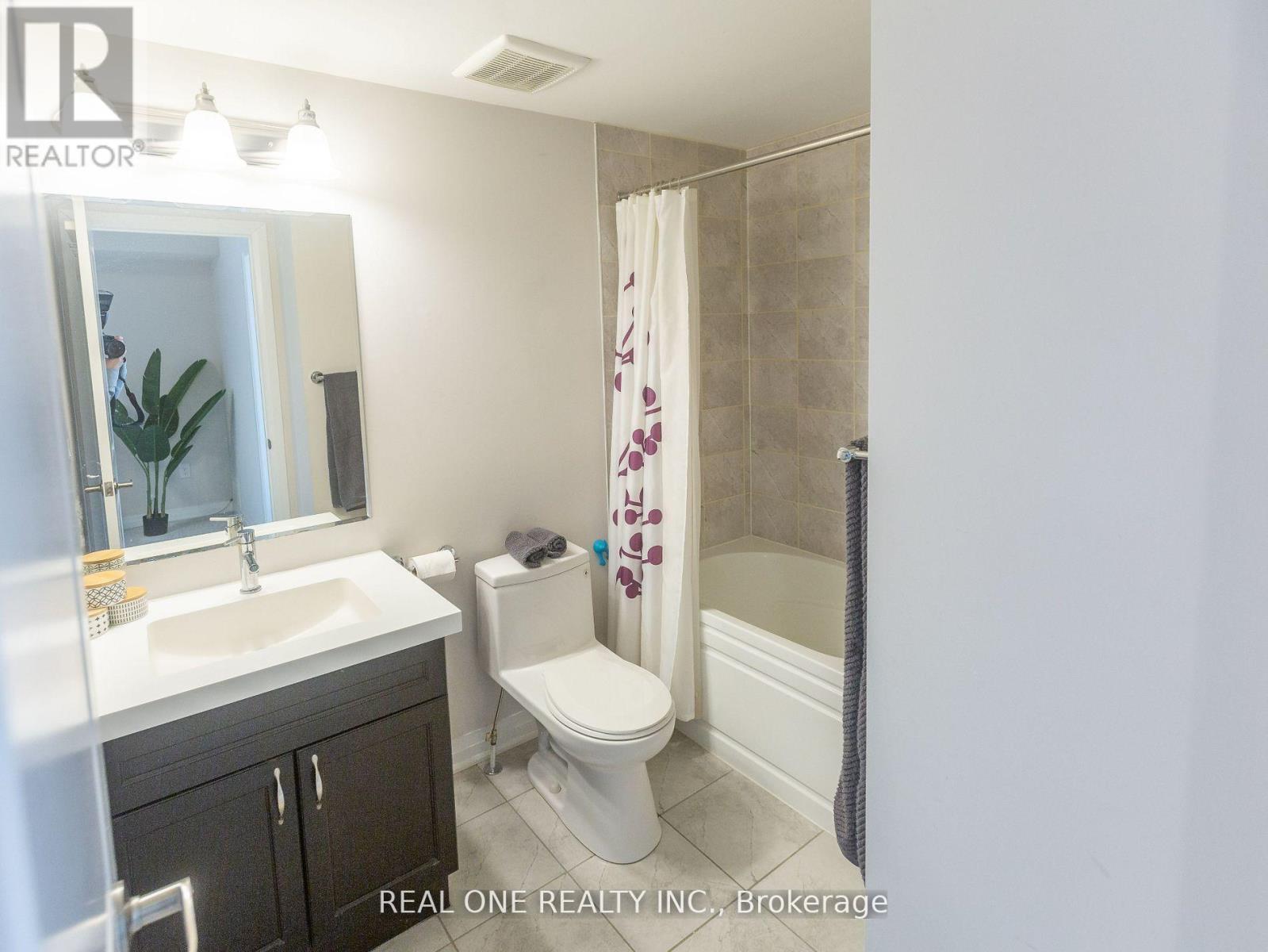 203 Downsview Park Boulevard, Toronto, Ontario  M3K 0C8 - Photo 8 - W12305286