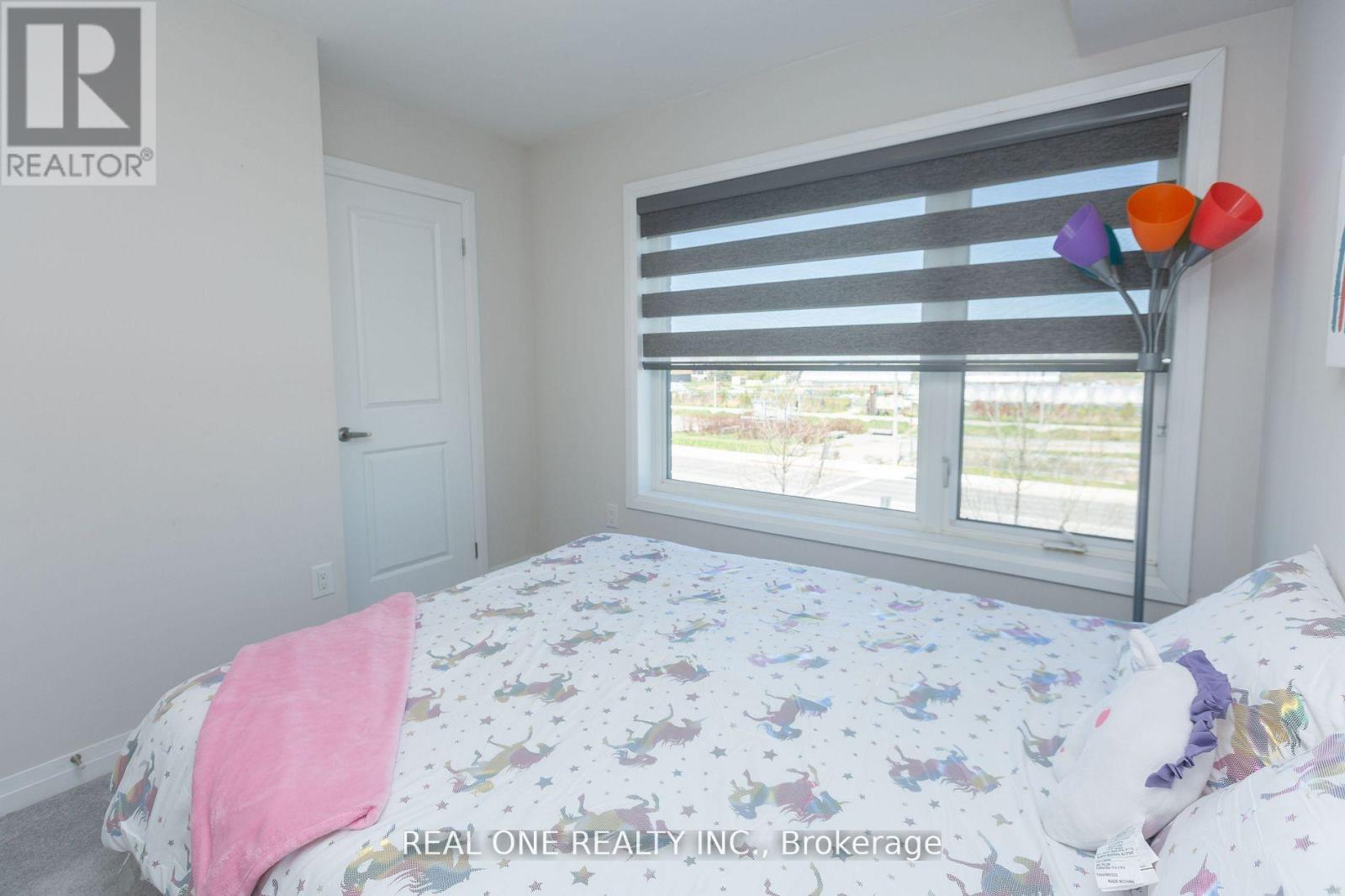 203 Downsview Park Boulevard, Toronto, Ontario  M3K 0C8 - Photo 9 - W12305286