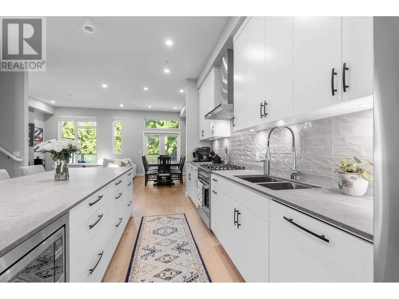 4676 Capilano Road, North Vancouver, British Columbia  V7R 4K3 - Photo 3 - R3030425