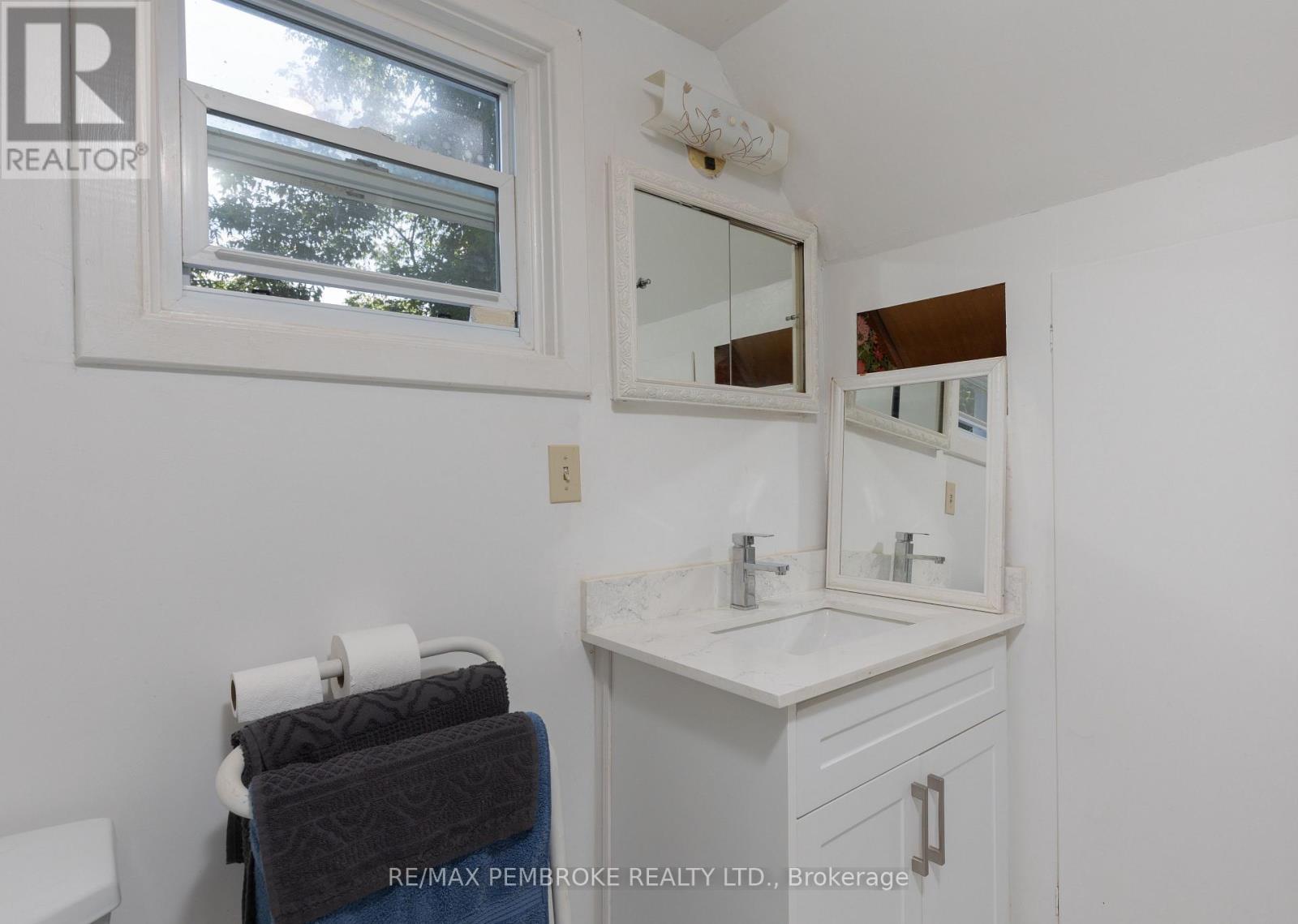 535 Moffat Street, Pembroke, Ontario  K8A 3Y2 - Photo 22 - X12305338