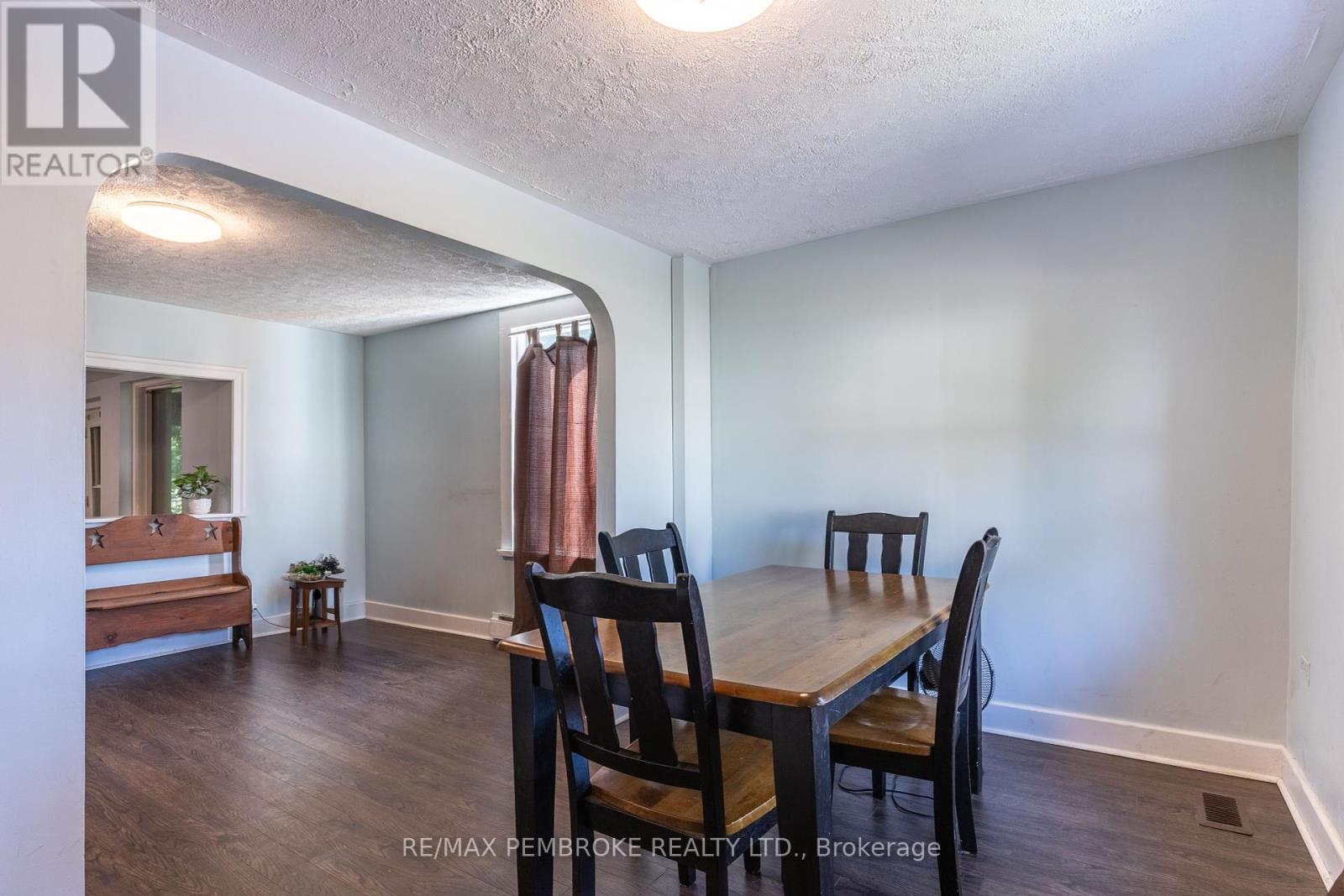535 Moffat Street, Pembroke, Ontario  K8A 3Y2 - Photo 4 - X12305338
