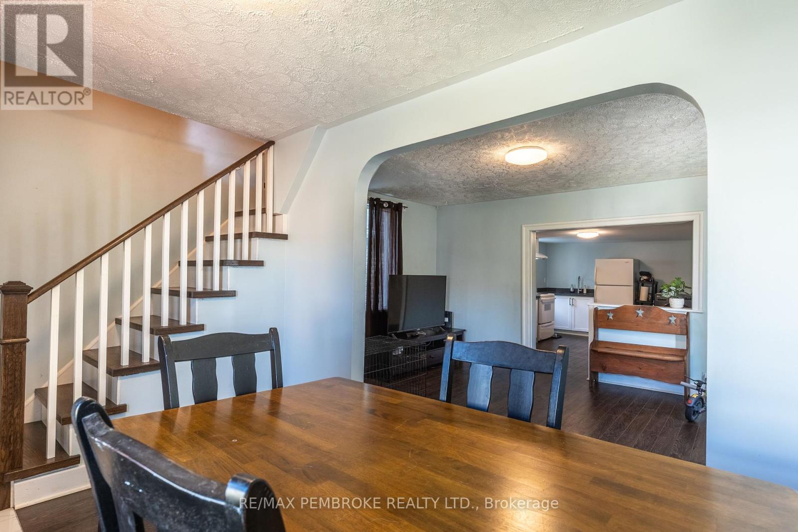 535 Moffat Street, Pembroke, Ontario  K8A 3Y2 - Photo 5 - X12305338