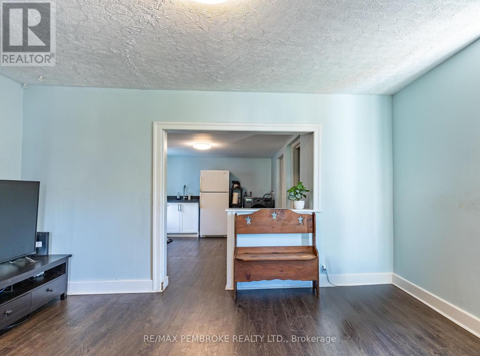 535 Moffat Street, Pembroke, Ontario  K8A 3Y2 - Photo 7 - X12305338
