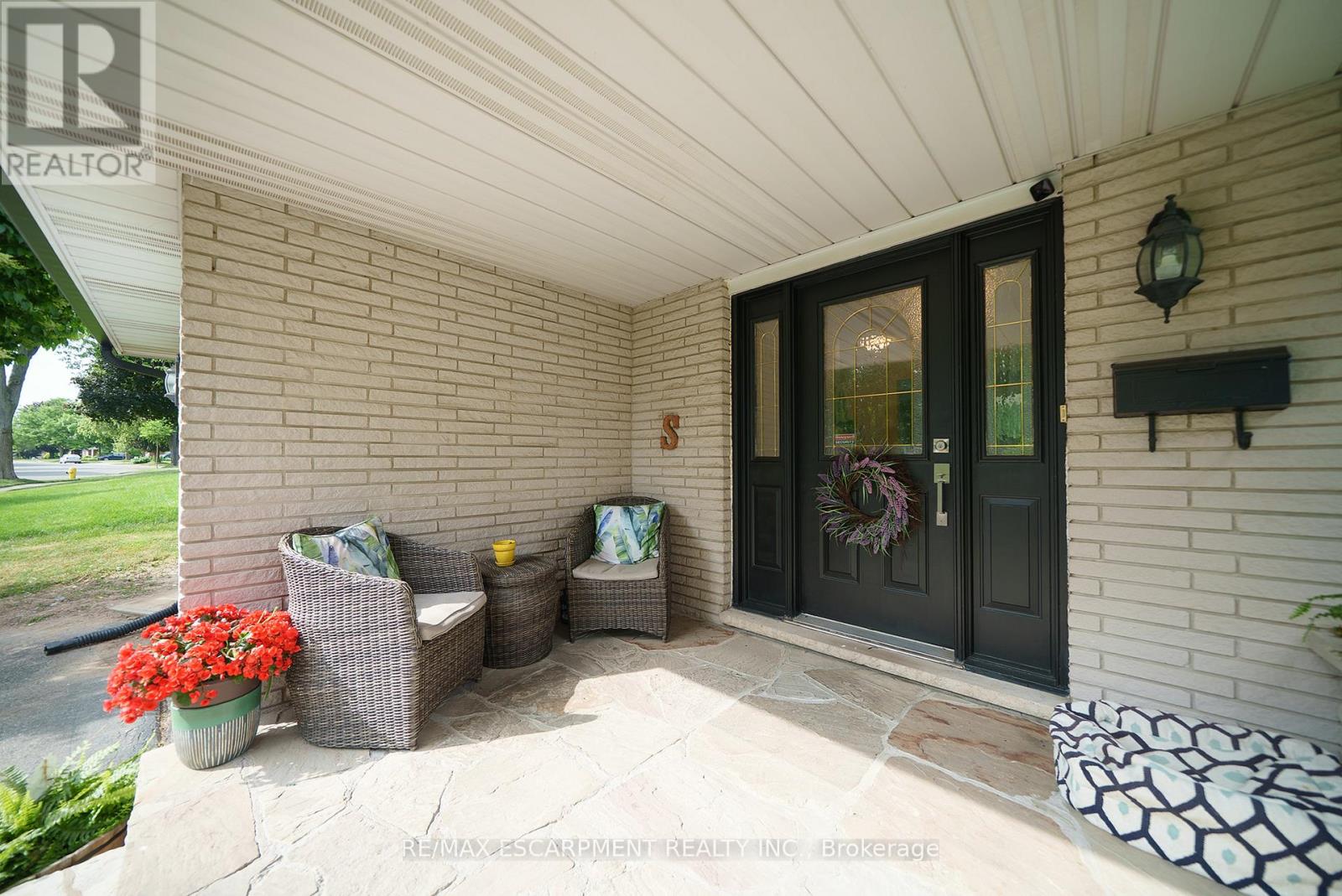 Property at 41 WESTBRIER KNOLL image 4