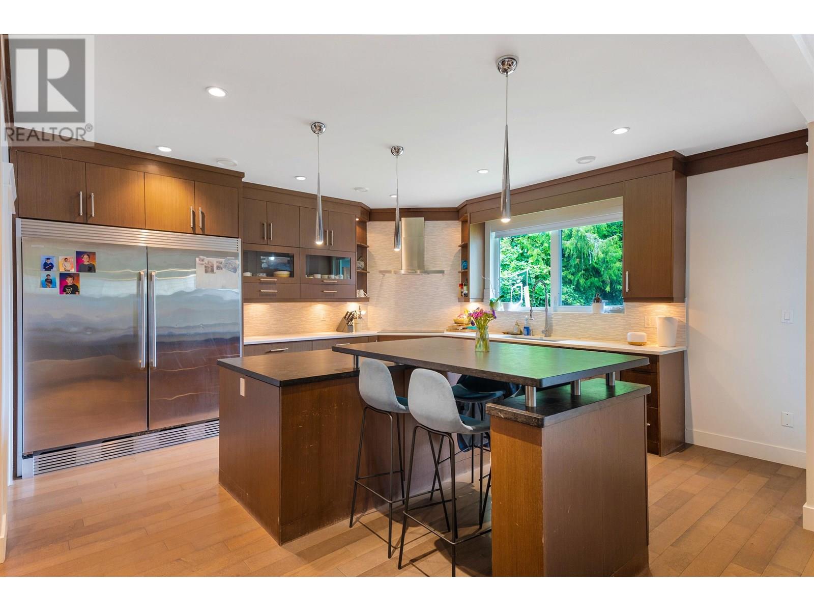 Property at 5252 LYNN PLACE image 3