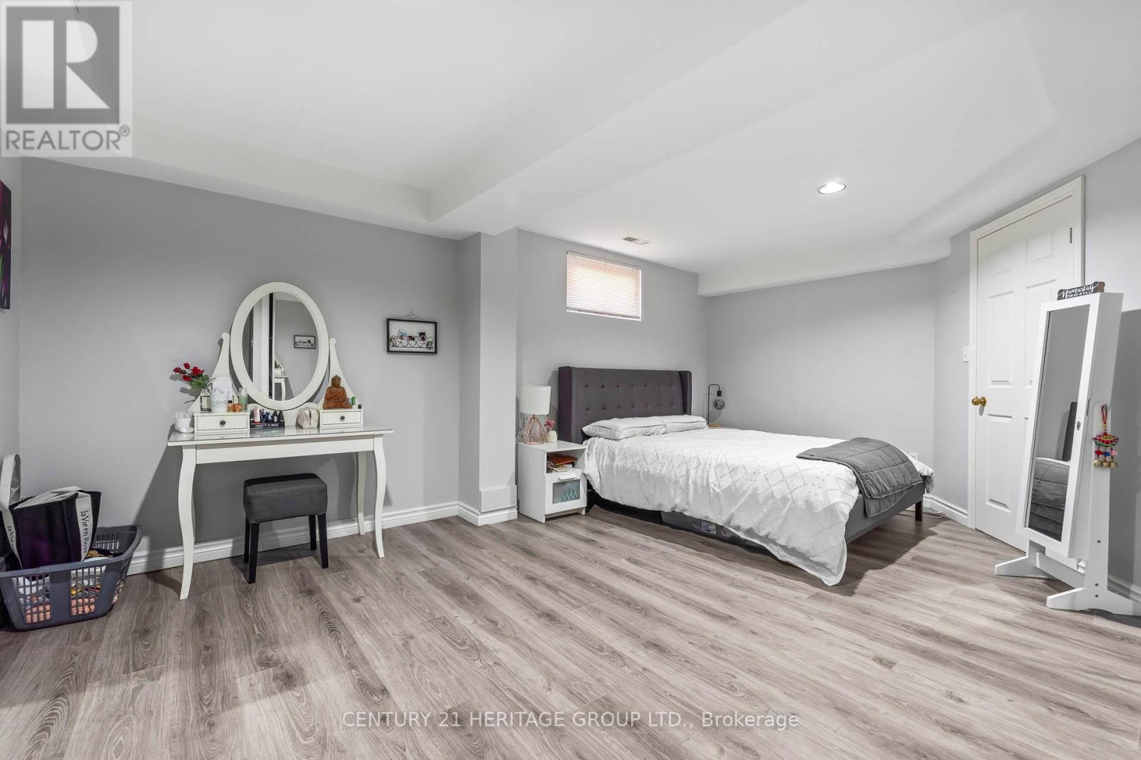 2010 Parklane Crescent, Burlington (Rose), Ontario  L7M 3V5 - Photo 25 - W12208376