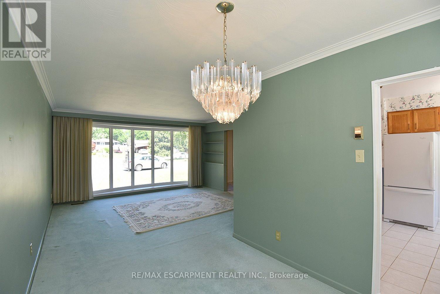 552 Hull Court, Burlington, Ontario  L7N 3C9 - Photo 15 - W12305386