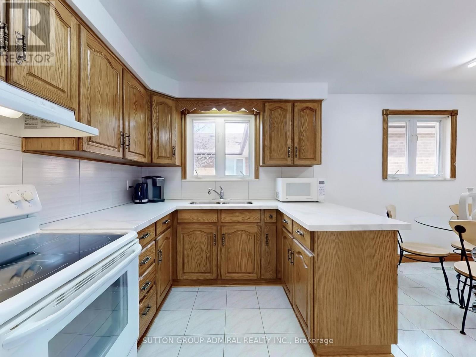 36 Bluehaven Crescent, Toronto, Ontario  M9M 1W5 - Photo 15 - W12305431