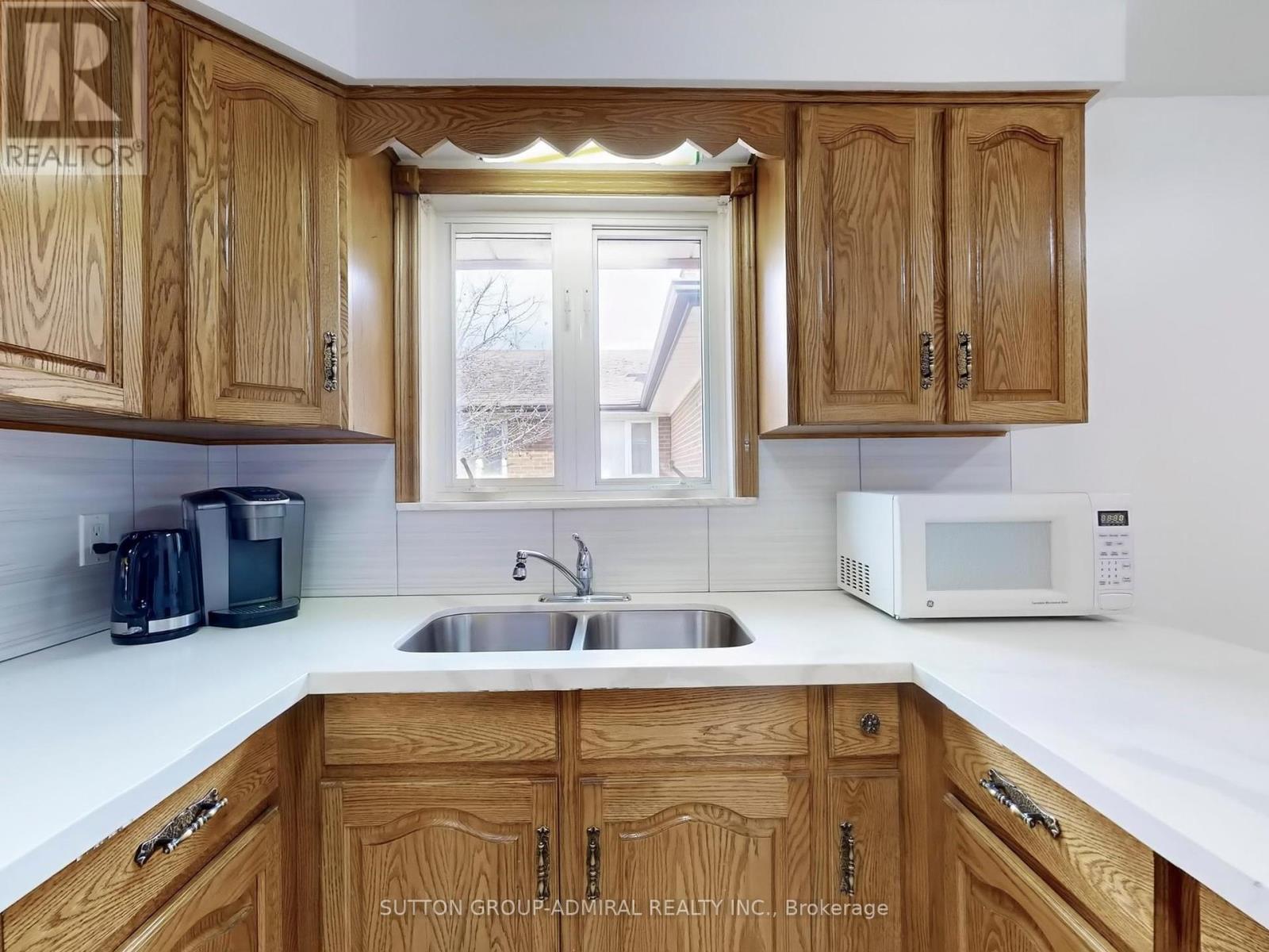36 Bluehaven Crescent, Toronto, Ontario  M9M 1W5 - Photo 17 - W12305431