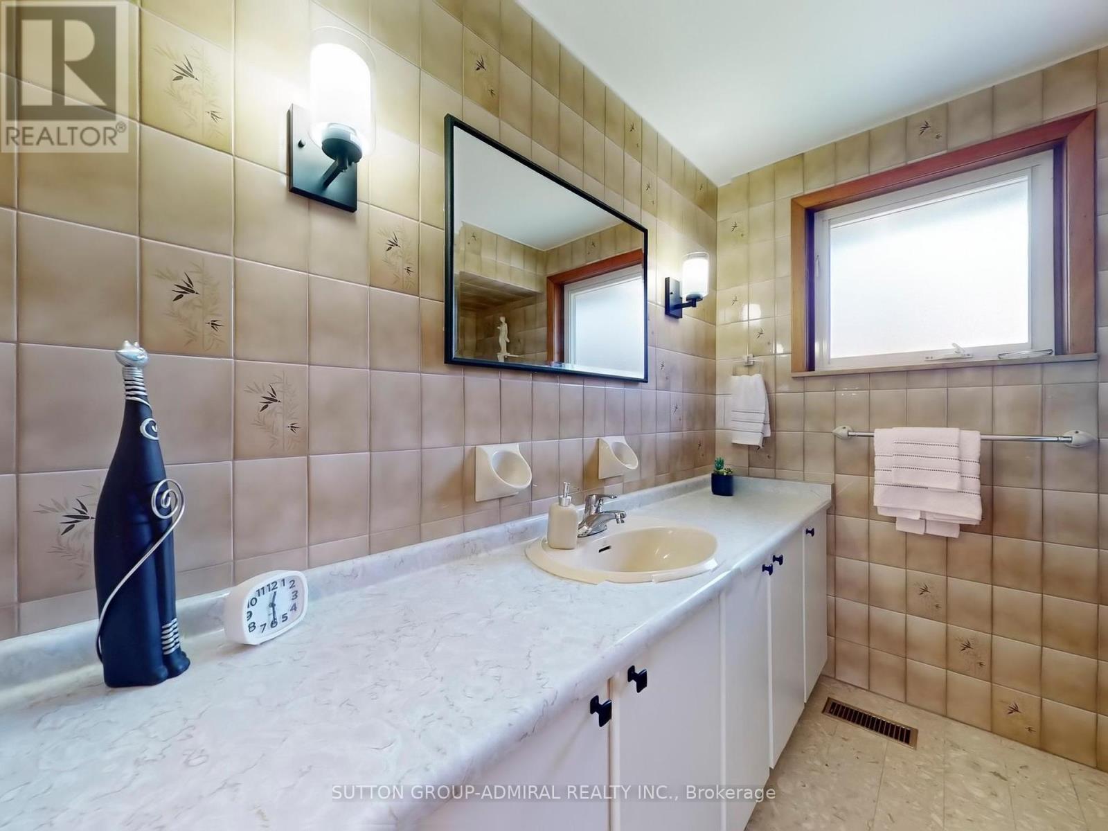 36 Bluehaven Crescent, Toronto, Ontario  M9M 1W5 - Photo 27 - W12305431