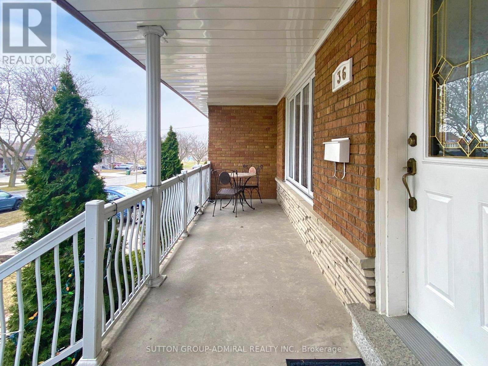 Property at 36 BLUEHAVEN CRESCENT image 3