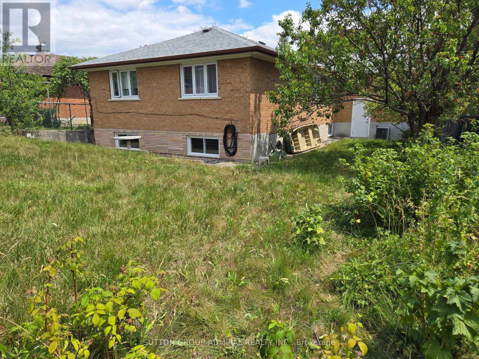 36 Bluehaven Crescent, Toronto, Ontario  M9M 1W5 - Photo 37 - W12305431