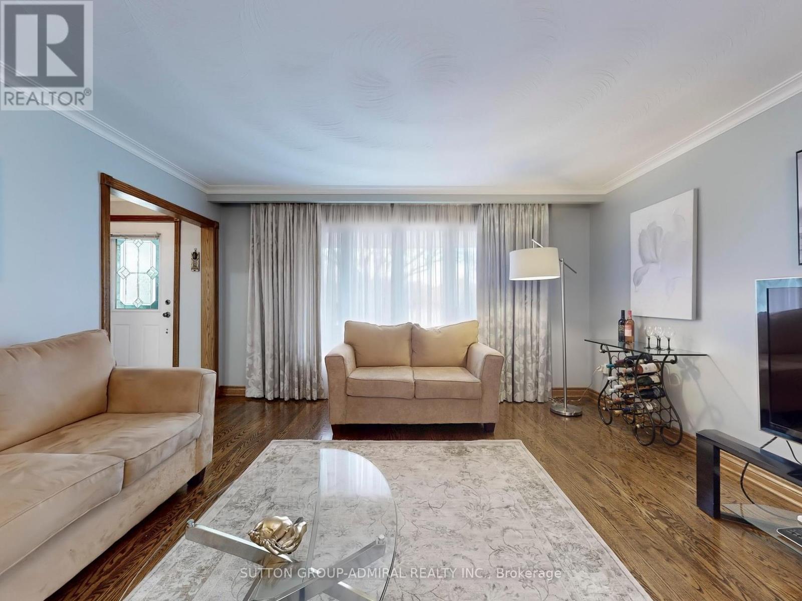 36 Bluehaven Crescent, Toronto, Ontario  M9M 1W5 - Photo 6 - W12305431