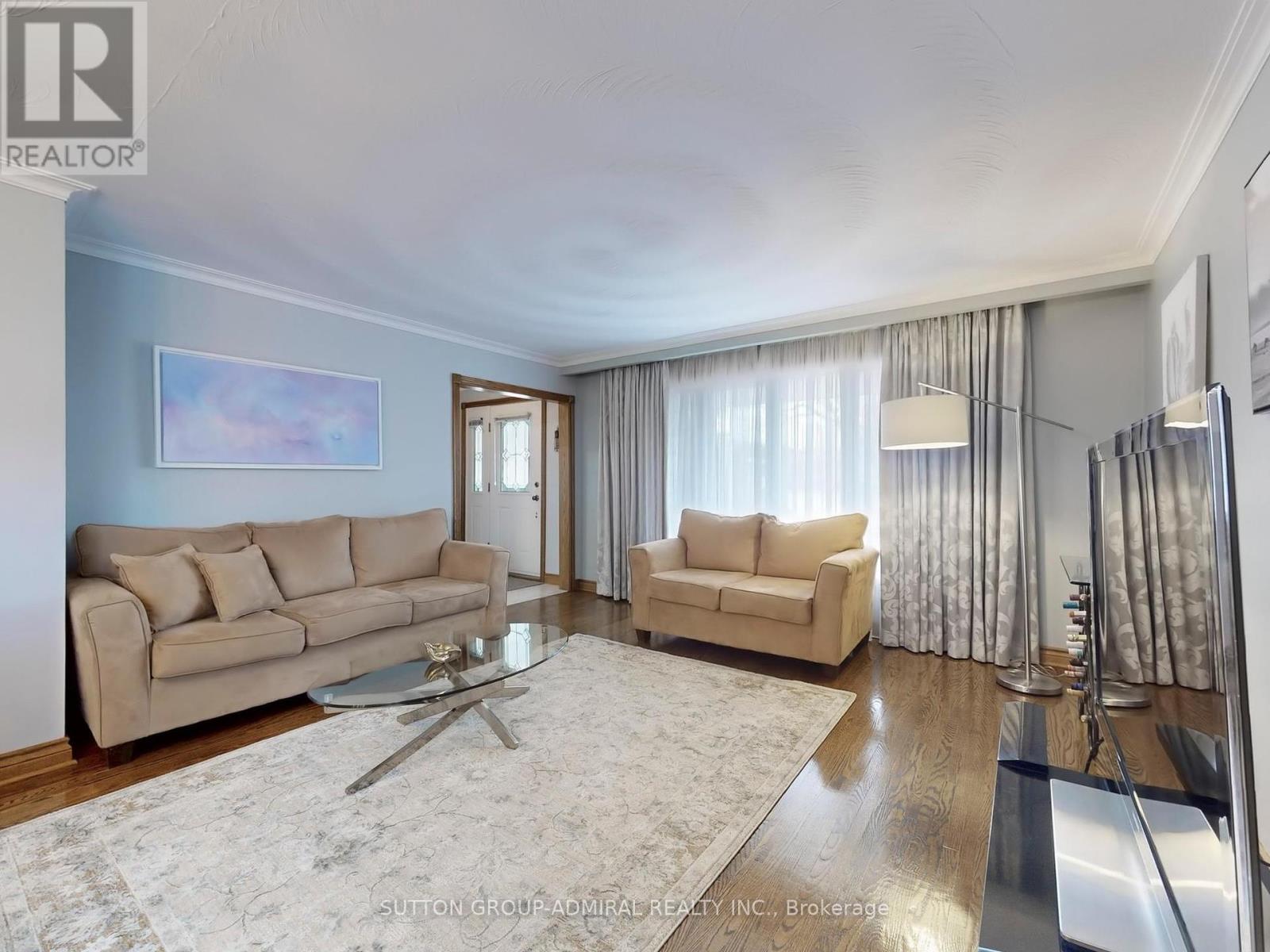 36 Bluehaven Crescent, Toronto, Ontario  M9M 1W5 - Photo 8 - W12305431