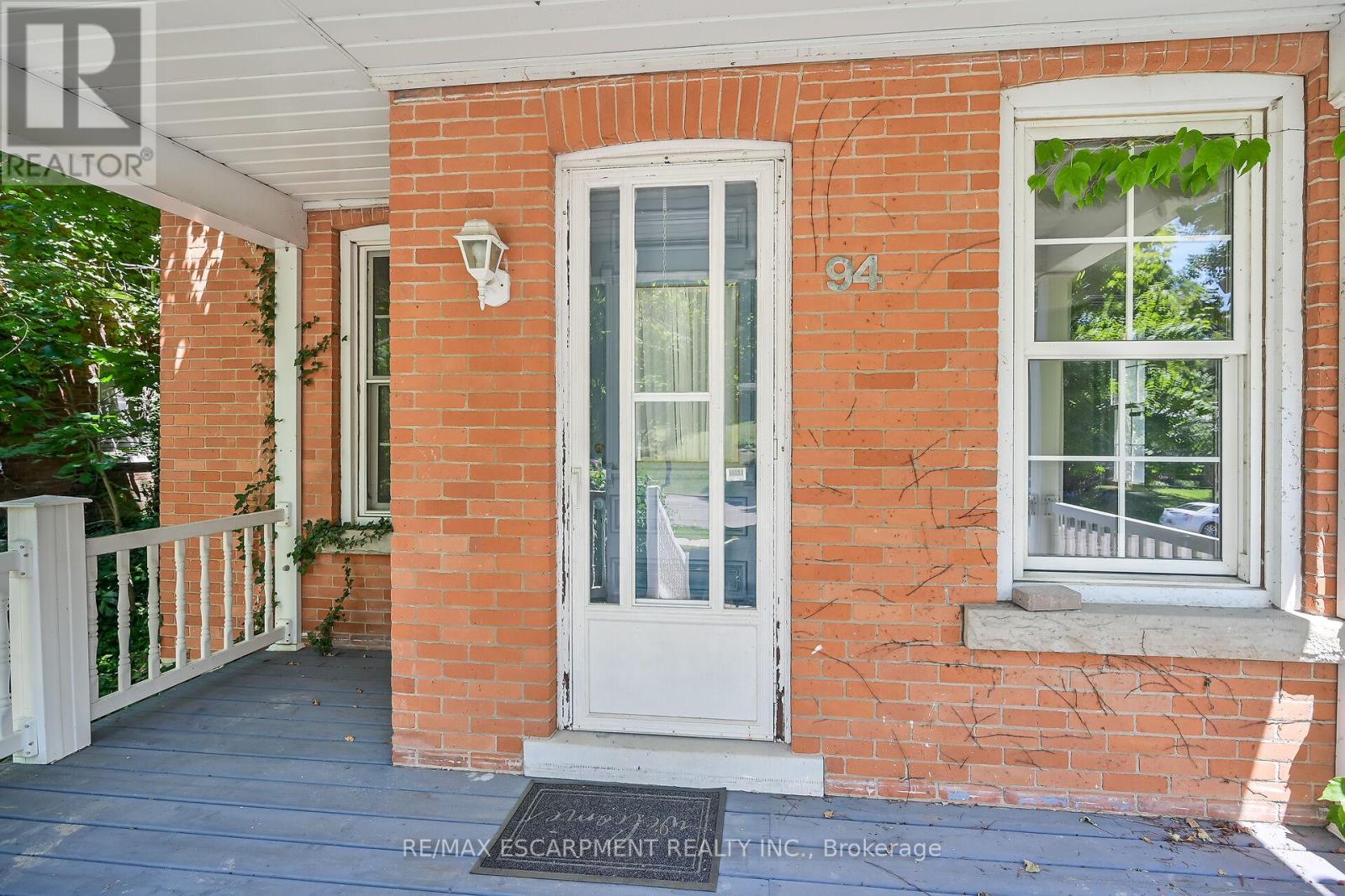 Property at 94 SUTHERLAND STREET W image 2