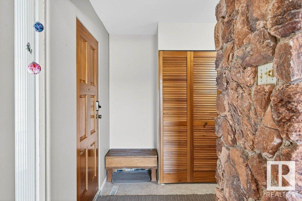 Property at 10752 43 ST NW image 3