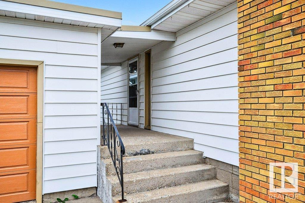 Property at 10752 43 ST NW image 1