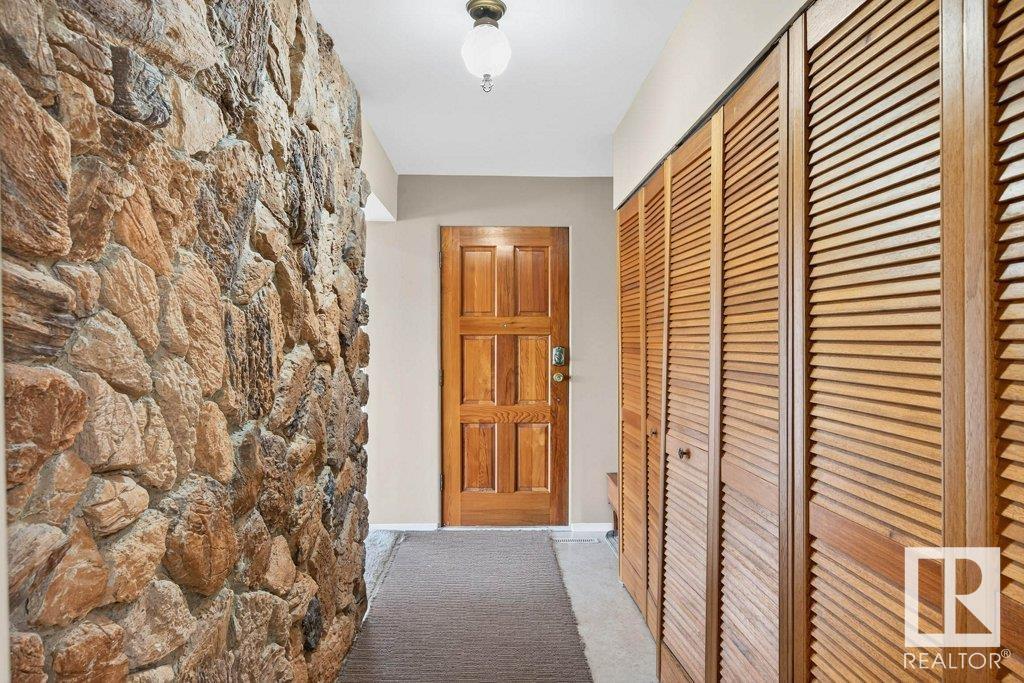 Property at 10752 43 ST NW image 2